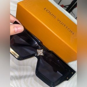 LOUIS VUITTON CYCLONE SUNGLASSES